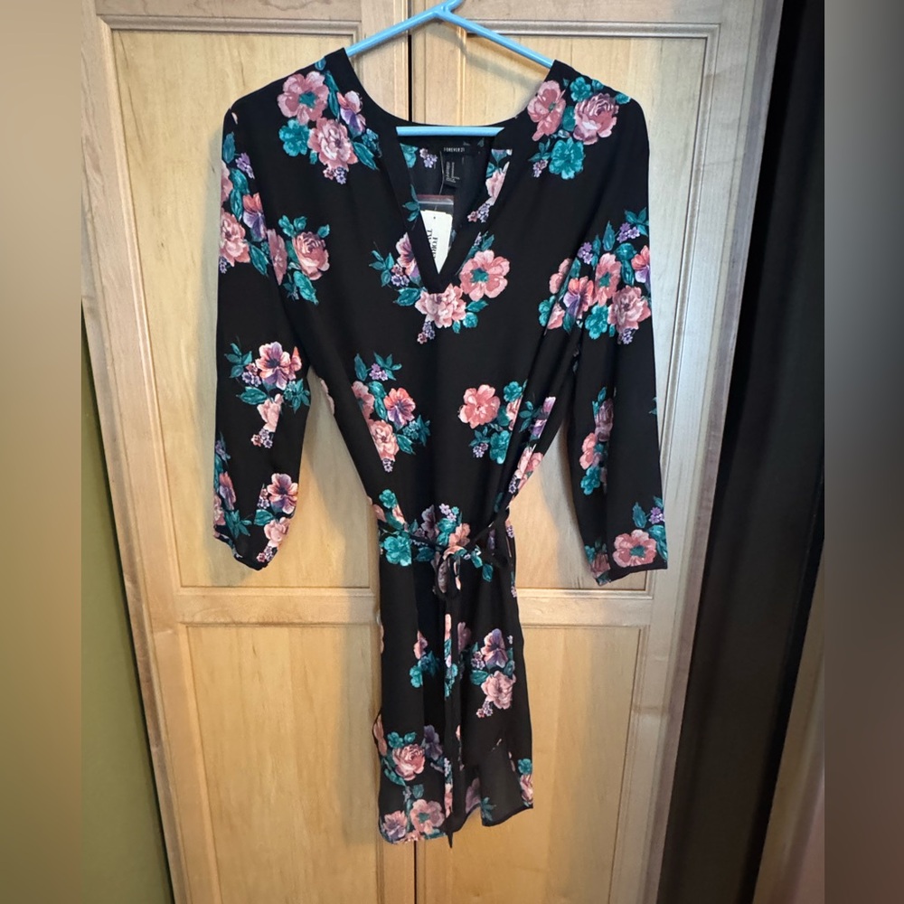 Forever 21 Black V Neck Edgy Boho Floral Long Sleeve Dress With Tie Waist- Small